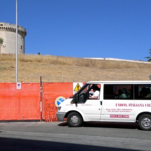 sei-su-immagine-raffigurante-il-gruppo-in-visita-al-castello-Tramontano