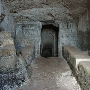 sei-su-immagine-raffigurante-una-cantina-scavata-nella-roccia