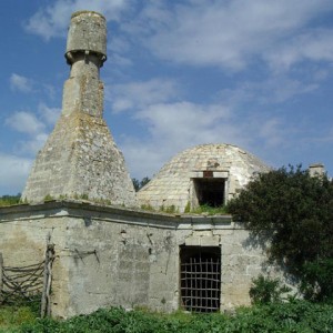 sei-su-immagine-raffigurante-antico-caciolaio-per-la-produzione-di-formaggi