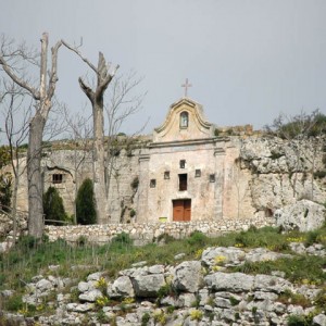 sei-su-immagine-raffigurante-il-santuario-rupestre-detto-madonna-delle-vergini