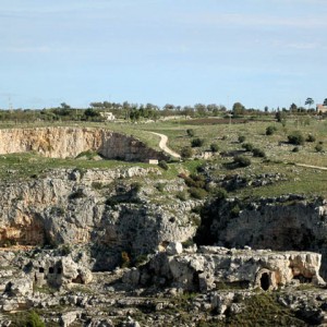 sei-su-immagine-raffigurante-la-madonna-degli-angeli-e-la-cava-di-calcare-di-contrada-murgecchia