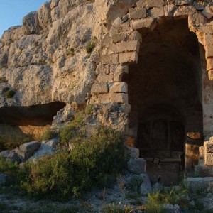 sei-su-immagine-raffigurante-l-ingresso-della-chiesa-rupestre-di-Madonna-degli-Angeli