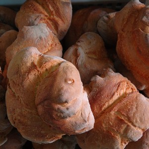 sei-su-immagine-raffigurante-pane-a-cornetto-tipico