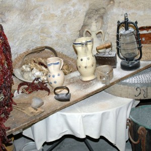 sei-su-immagine-raffigurante-antichi-utensili-da-cucina