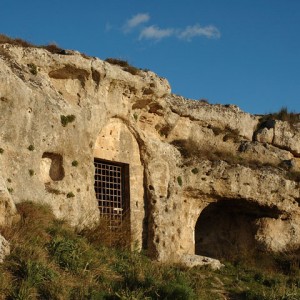 sei-su-immagine-raffigurante-la-chiesa-rupestre-di-santa-agnese-nel-parco-della-murgia-materana