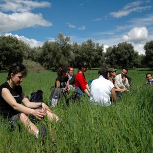 sei-su-immagine-raffigurante-una-pausa-durante-un-escursione-nel-parco-naturale-della-murgia-materana